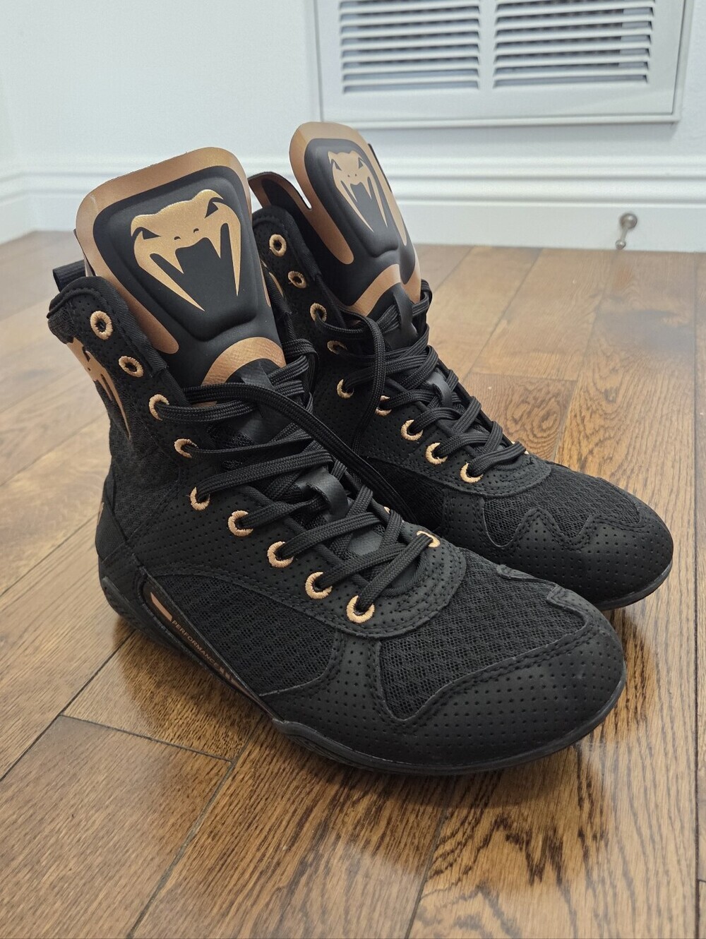 Venum Elite Boxing Shoes Black/ Bronze Mens Size 6/ Euro 38